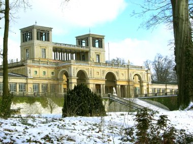 Sichtachse zur Orangerie im Winter